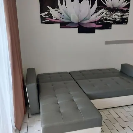 T2 Alhambra Avec Piscine A 800 M Richelieu Et 300m Ile Des Loisirs