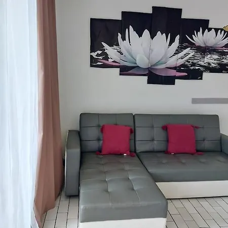 T2 Alhambra Avec Piscine A 800 M Richelieu Et 300m Ile Des Loisirs *