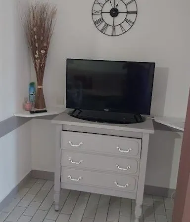 T2 Alhambra Avec Piscine A 800 M Richelieu Et 300m Ile Des Loisirs