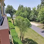 T2 Alhambra Avec Piscine A 800 M Richelieu Et 300m Ile Des Loisirs