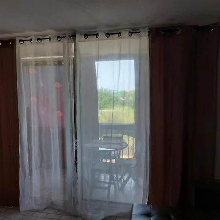 T2 Alhambra Avec Piscine A 800 M Richelieu Et 300m Ile Des Loisirs 아파트 *