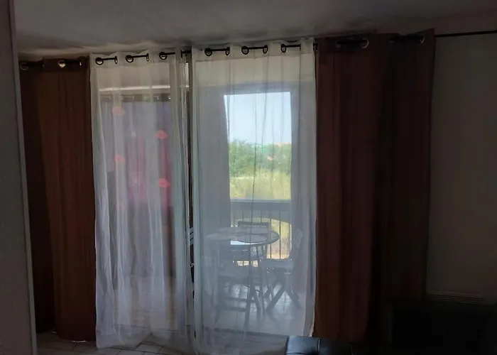 T2 Alhambra Avec Piscine A 800 M Richelieu Et 300m Ile Des Loisirs Apartment *