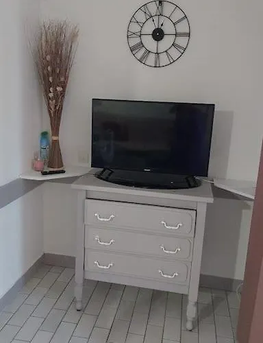 T2 Alhambra Avec Piscine A 800 M Richelieu Et 300m Ile Des Loisirs