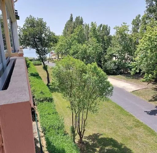 T2 Alhambra Avec Piscine A 800 M Richelieu Et 300m Ile Des Loisirs